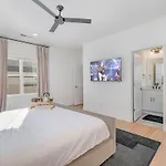 Holiday home Aurora-private Deck-9 Mins To Broadway *