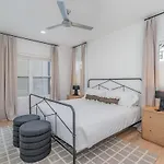 Holiday home Aurora-private Deck-9 Mins To Broadway *