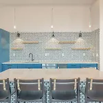 Harmony Outpost-pool & Gym-4 Mins To Broadway Holiday home