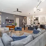 The Acklen-private Balcony-4 Mins To Broadway Holiday home Nashville