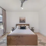 Aurora-private Deck-9 Mins To Broadway Holiday home *