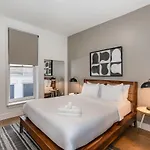 The Saddlery-frequency-2 Units-walk 2 Broadway Holiday home *