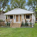 Vibey Unit In Duplex Apartment