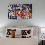 Historic Honky Tonk Hideaway Apartment *