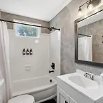 Vibey Unit In Duplex * Nashville
