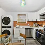 Vibey Unit In Duplex Apartment *