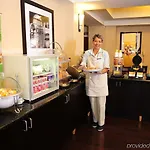 Hotel Hampton & Nashville-airport 3*