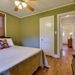 Cottage Near Downtown Home