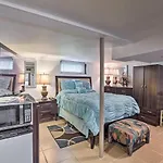 With Patio, 3 Mi To Grand Ole Opry Apartment