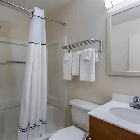 Hometowne - Airport/briley Pkwy Hotel 2*