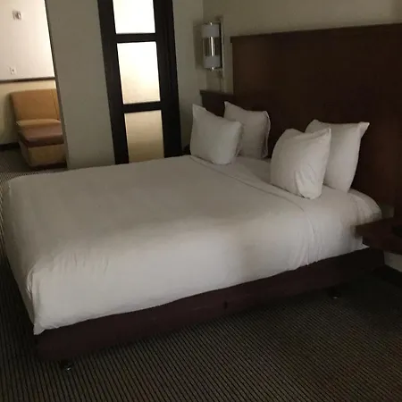Hyatt Place Airport 3*