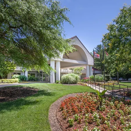 Doubletree By Hilton Airport 3*