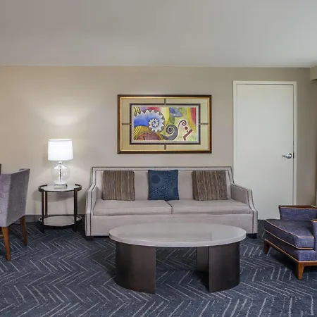 Doubletree By Hilton Downtown Hotel 4*