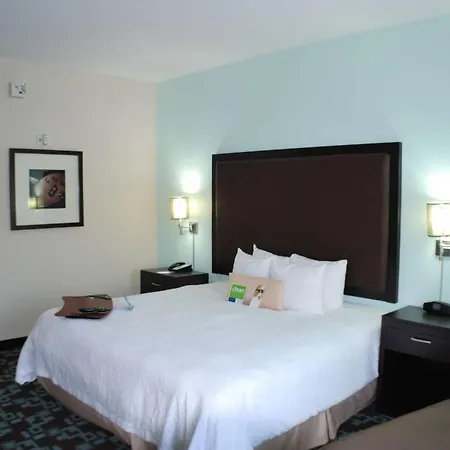 Hampton & At Opryland Hotel