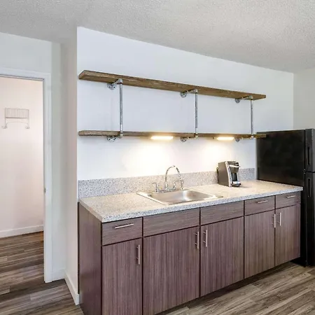 Hillside Crossing 3*