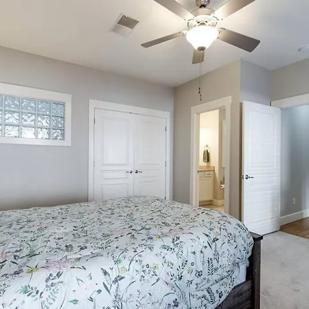 Apartment 3-story West End | Free Garage Parking | Near Vanderbilt Medical *