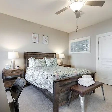 3-story West End | Free Garage Parking | Near Vanderbilt Medical
