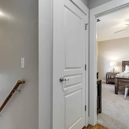 3-story West End | Free Garage Parking | Near Vanderbilt Medical Apartment *