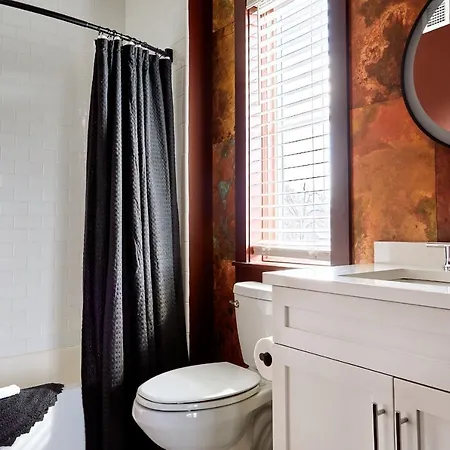 Moody Luxe Penthouse In The Heart Of 12th South! Nashville