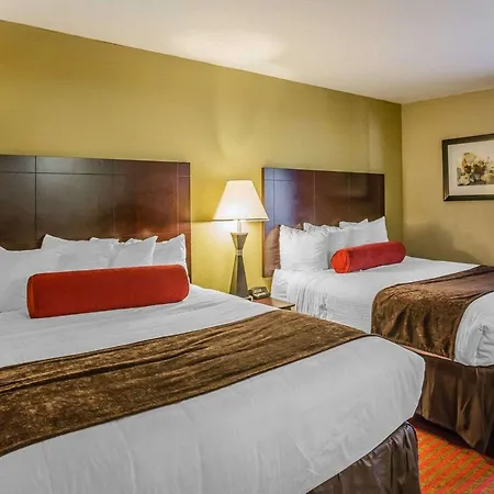 Quality Airport Hotel 4*