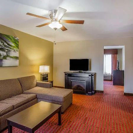 Quality Airport Hotel 4*