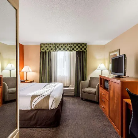 Hotel Comfort & Downtown - Stadium 4*