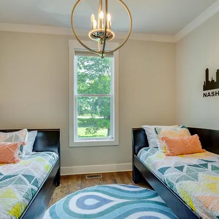 Close To Gulch & 12s - Chic Downtown Retreat Holiday home