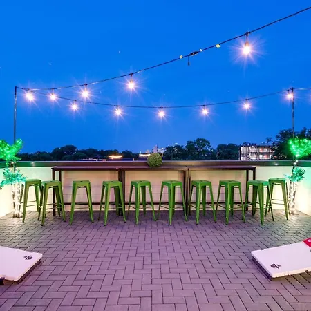 12 30 Clubbin - 10 Beds Close To Downtown Holiday home