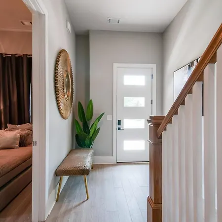 12 30 Clubbin - 10 Beds Close To Downtown Holiday home