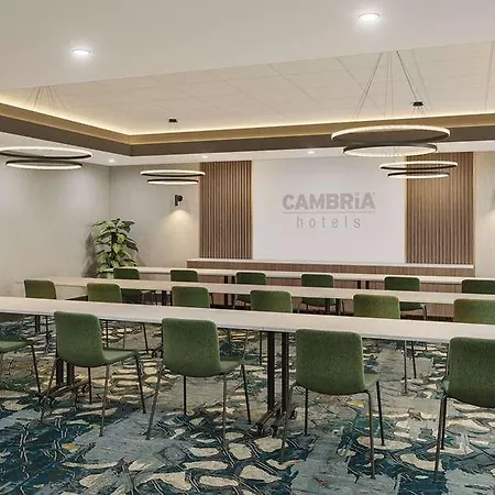 Cambria Midtown 4*