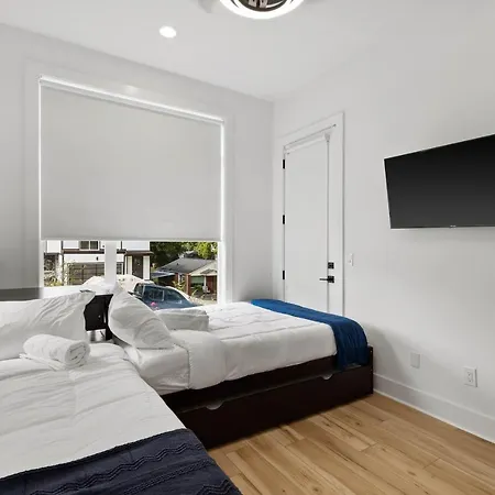 Huge Luxury Urban Oasis 5 Minutes To Downtown With Free Parking