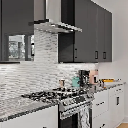 Huge Luxury Urban Oasis 5 Minutes To Downtown With Free Parking * Nashville