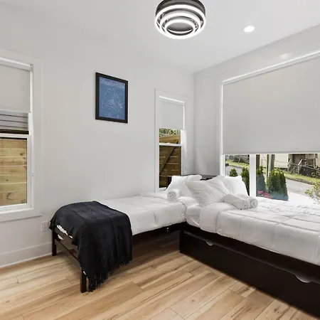 Huge Luxury Urban Oasis 5 Minutes To Downtown With Free Parking *