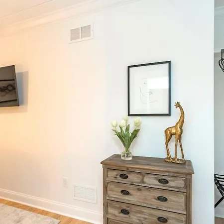 Holiday home Music Holiday, On Music Row, Has Pool & Free Parking *