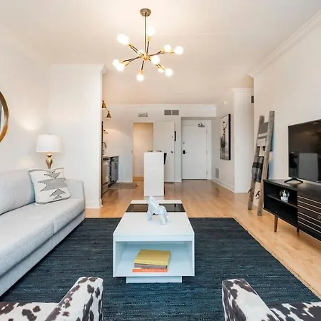 Music Holiday, On Music Row, Has Pool & Free Parking Holiday home Nashville