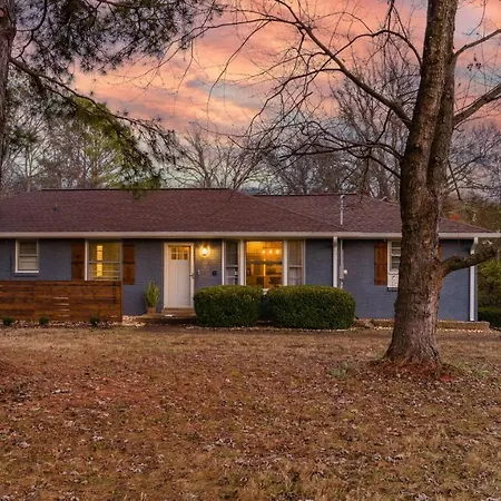 Music City Retreat Private Pool, Hot Tub, & Park *