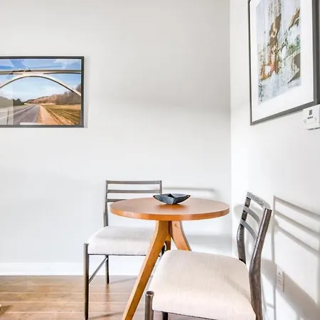 Two Cozysuites Stunning Music Row Apartment