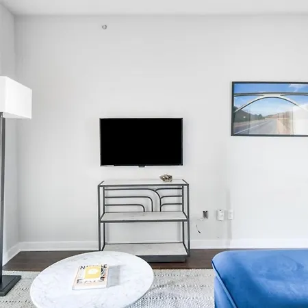 Two Cozysuites Stunning Music Row *