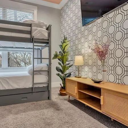 Prime Location Music House 10 Beds Free Parking *