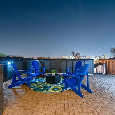 Blue Horizon - Rooftop Hot Tub - Designer Holiday home *