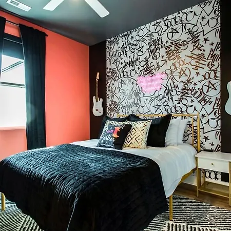 Rock N' Roll Huge Space & Games Holiday home *