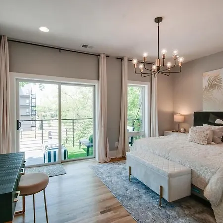 New High Note Rooftop Views 10 Beds Near Dt Holiday home