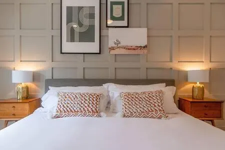 Retreat Into Luxury In East Nashville's Twin Homes Holiday home