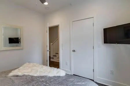 Getaway - Rooftop, Garage, Near Broadway! *