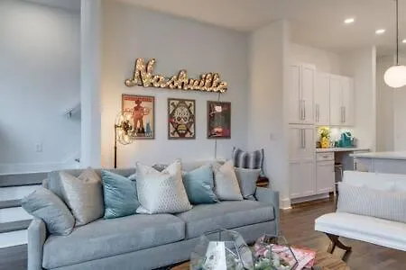 Getaway - Rooftop, Garage, Near Broadway! * Nashville