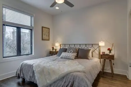 Getaway - Rooftop, Garage, Near Broadway! Holiday home *