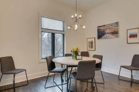Getaway - Rooftop, Garage, Near Broadway! Holiday home Nashville