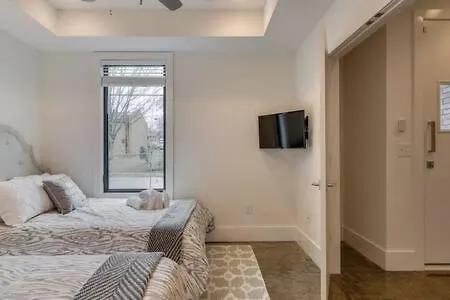 Holiday home Getaway - Rooftop, Garage, Near Broadway! Nashville