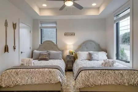 Getaway - Rooftop, Garage, Near Broadway! Holiday home Nashville