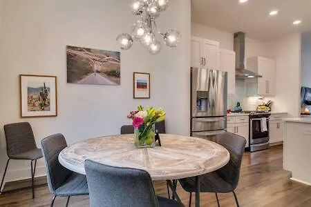 Getaway - Rooftop, Garage, Near Broadway! *